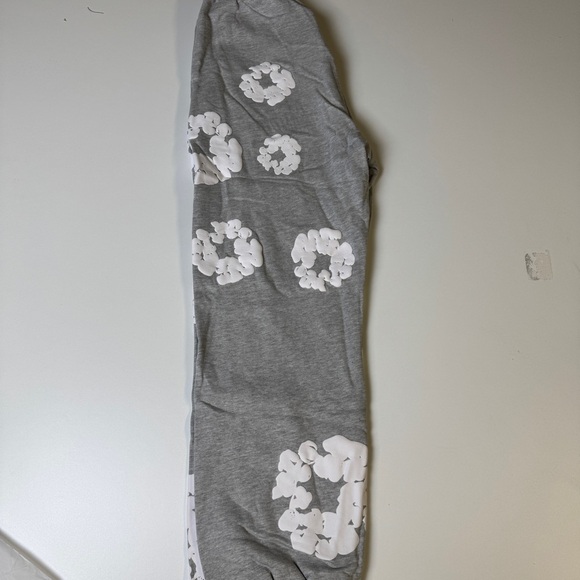 Denim Tears Pants with White Floral Design - Picture 4 of 5